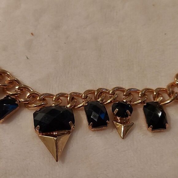 4 Various Necklaces - Picture 2 of 11